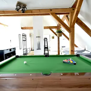 Apartment Black Billard L Loft Fuer 2-4 Personen L Wohlfuehlen In Altstadtnaehe, Landshut